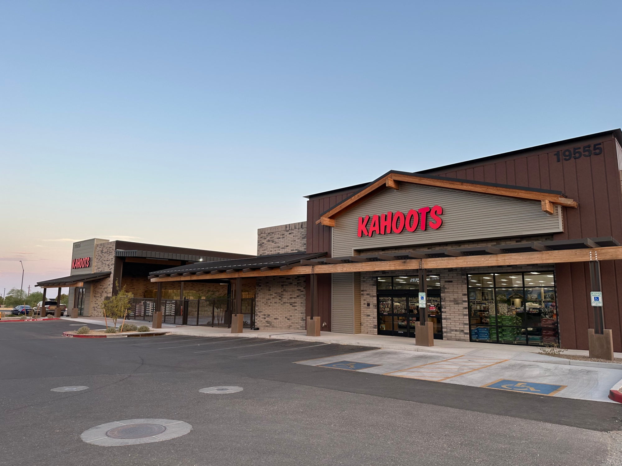 Kahoots buckeye storefront